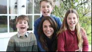 Kate Middleton ao lado dos filhos - Divulgação