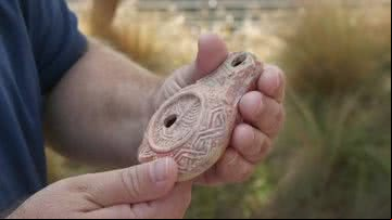 Antiga lâmpada de óleo de cerâmica descoberta em Jerusalém - Divulgação/Autoridade de Antiguidades de Israel