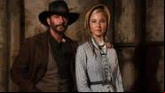 James Dutton (Tim McGraw) e Elsa (Isabel May) em '1883' - Divulgação/Paramount+ /CBS