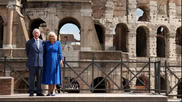 Rei Charles e rainha Camilla no Coliseu, em Roma - Getty Images