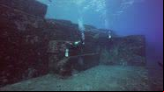 Mergulhador observa formação rochosa de Yonaguni - Reprodução/Video/YouTube/History Channel