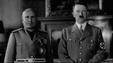 Mussolini ao lado de Hitler - Domínio Público