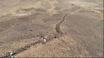 Trecho do muro de pedra preta - Divulgação/Sr. Dan Golan