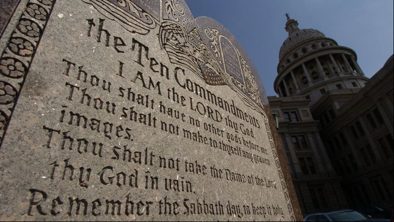 Monumento com os Dez Mandamentos no Capitólio do Texas - Getty Images