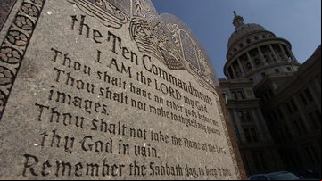 Monumento com os Dez Mandamentos no Capitólio do Texas - Getty Images