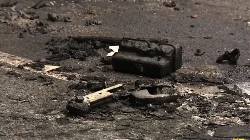 Peças carbonizadas do carro - Reprodução/WBAL TV