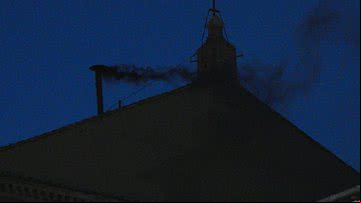 Fumaça preta saindo da Capela Sistina - Getty Images