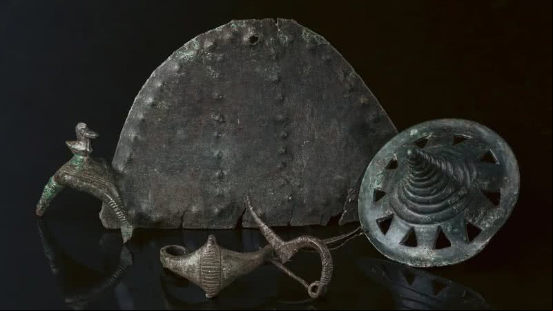 Antigos artefatos de metal encontrados na Hungria - Divulgação/Bence Soós/László György