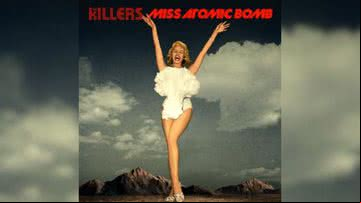 Fotografia da Miss Bomba Atômica virou capa de álbum da banda The Killers - Divulgação/Island Records