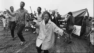 Protesto na África do Sul na era do apartheid - Getty Images