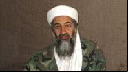 Osama bin Laden - Foto por Hamid Mir pelo Wikimedia Commons