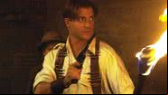 Brendan Fraser interpretando o personagem Rick O'Connell, protagonista de 'A Múmia' (1990) - Reprodução/Universal Pictures