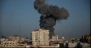 Nuvem de fumaça após ataque aéreo em Gaza no dia 12 de maio de 2021 - Getty Images