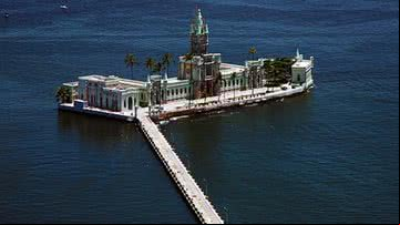 Ilha Fiscal, localizada na Baía de Guanabara - Wikimedia Commons, sob licença Creative Commons