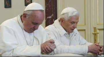 Papa Francisco ao lado de Bento XVI - Divulgação / TV Globo
