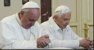 Papa Francisco ao lado de Bento XVI - Divulgação / TV Globo