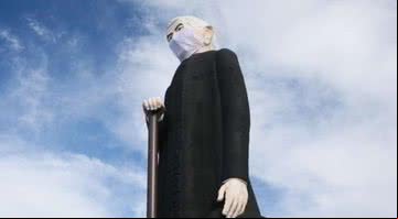 Fotografia da estátua de Padre Cícero antes da queda - Divulgação/Kid Junior
