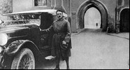 Adolf Hitler supostamente deixando a prisão de Landsberg - Getty Images