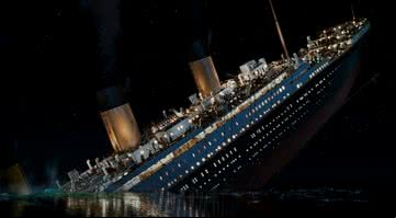 A icônica cena do filme Titanic (1997) - Divulgação/Paramount Pictures