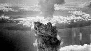 O efeito da bomba em Nagasaki - George R. Caron via Wikimedia Commons / Domínio Público